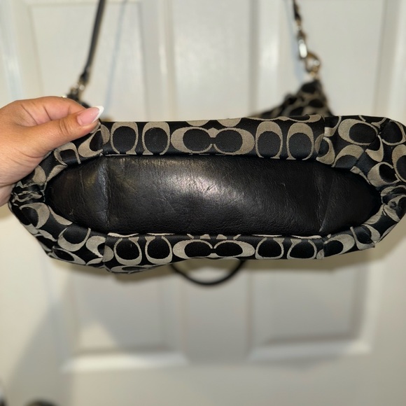 COACH ASHLEY SIGNATURE NORTH/ SOUTH SATCHEL - Picture 9 of 9